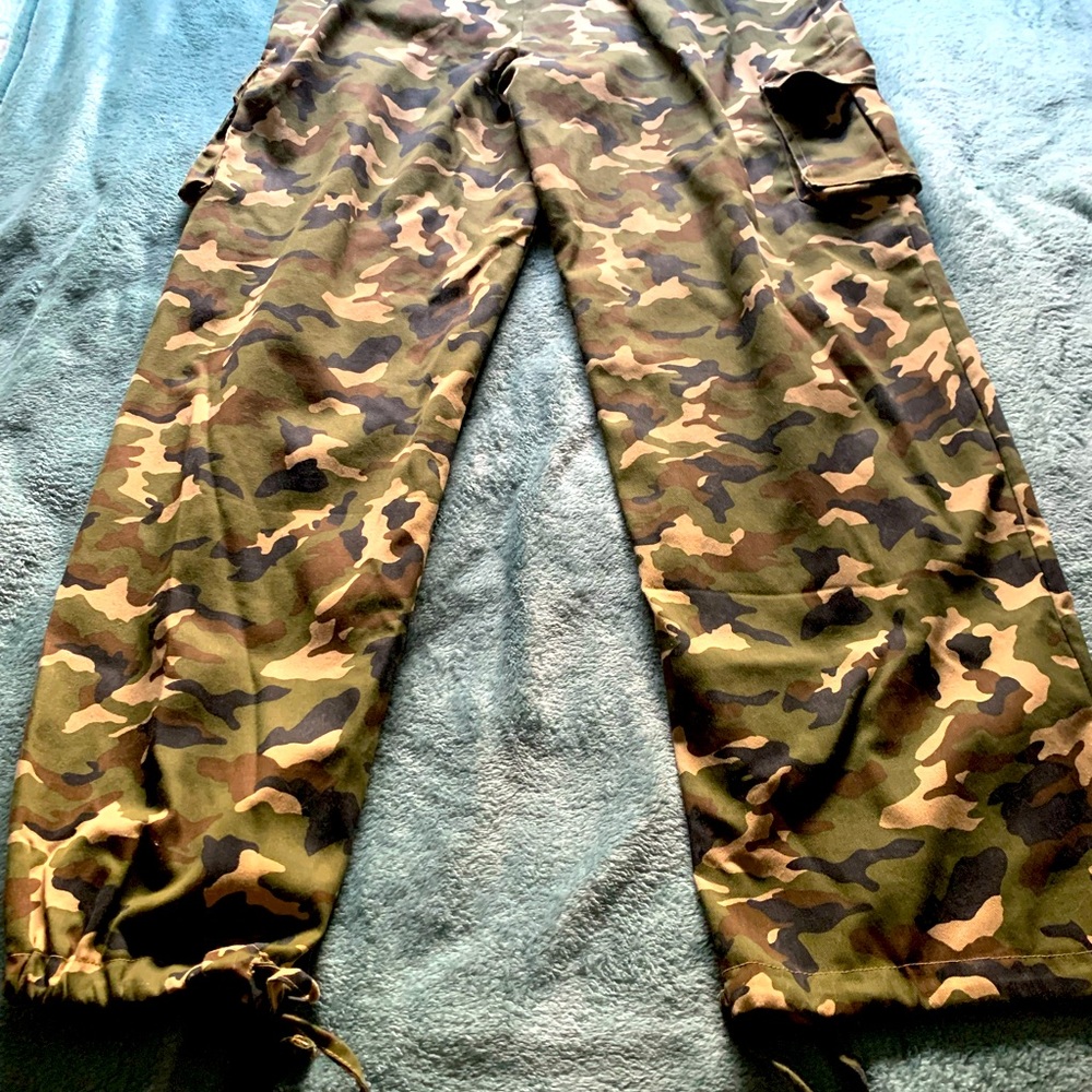 Pretty Little Thing tall length camo pants size 12